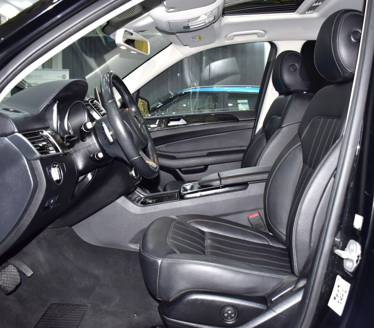 مرسيدس بنز GLS 350 EXCELLENT DEAL for our Mercedes Benz GLS 350d 4Matic ( 2016 Model ) in Black Color European Specs