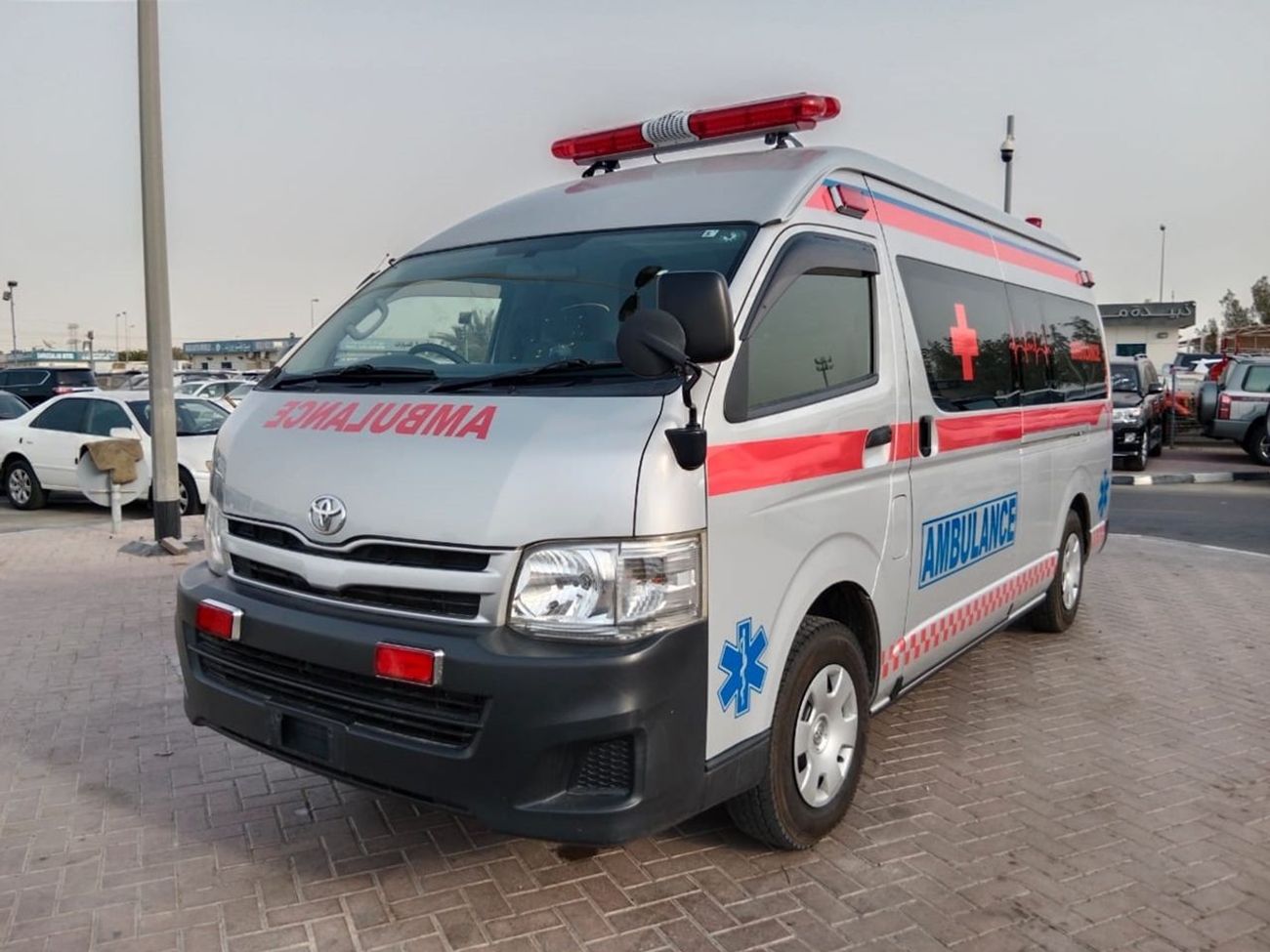 Toyota Hiace TOYOTA HIACE AMBULANCE RIGHT HAND DRIVE  (PM1562)