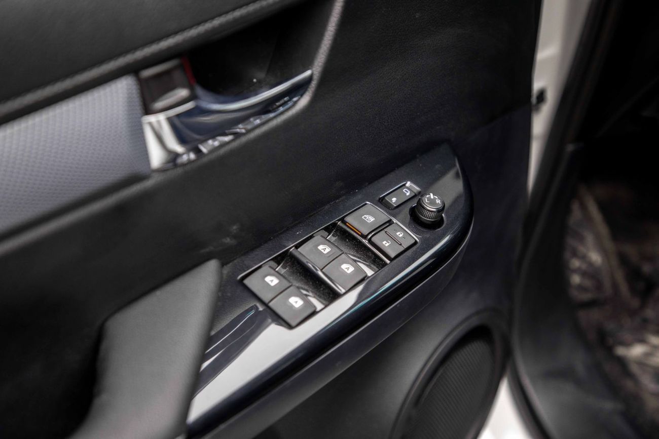 Toyota Hilux 4.0L - White Pearl + Black Me inside GR-S White | Export Only