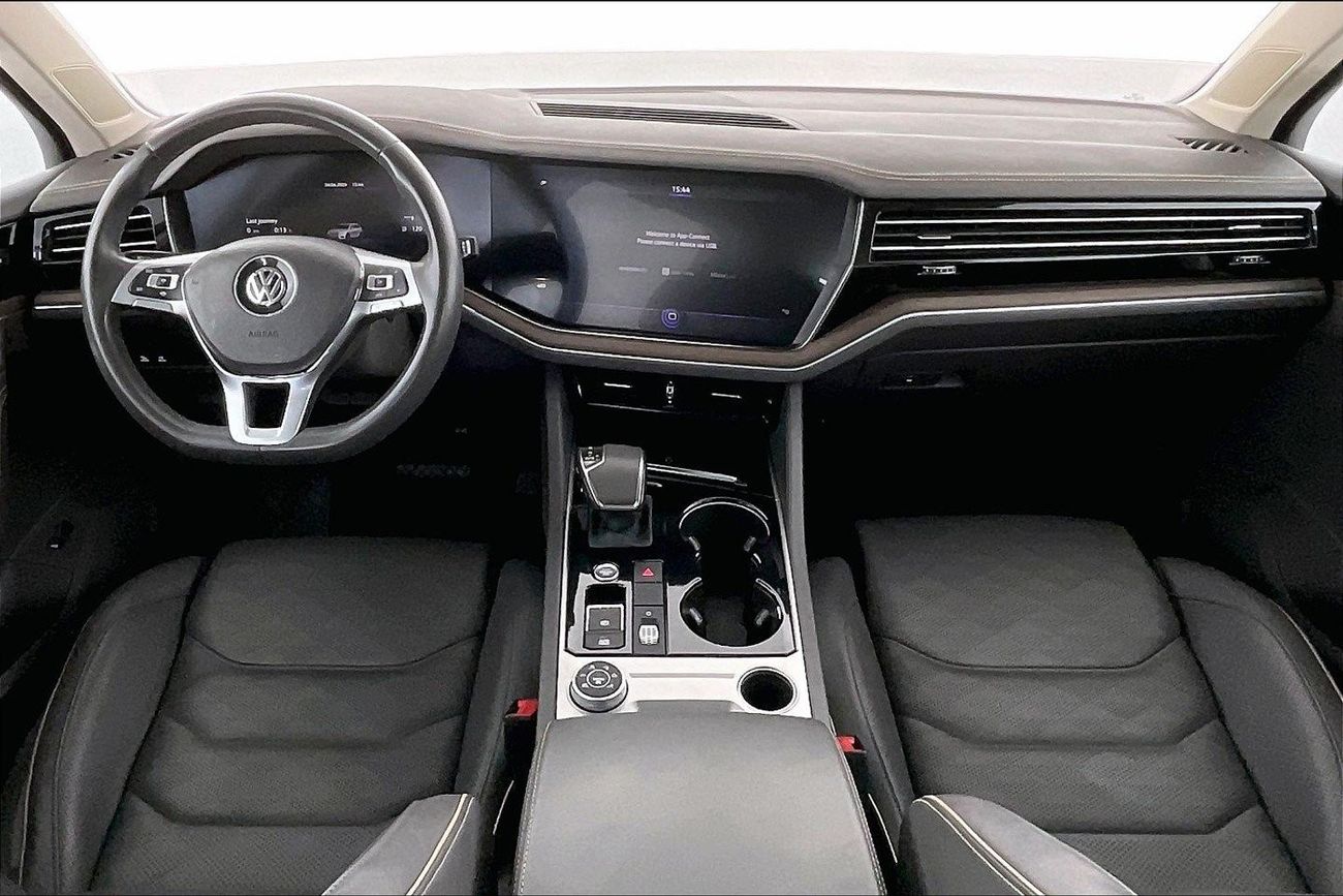 بي أم دبليو 120i Joy Edition | ضمان مجاني لمدة عام | 0 دفعة أولى