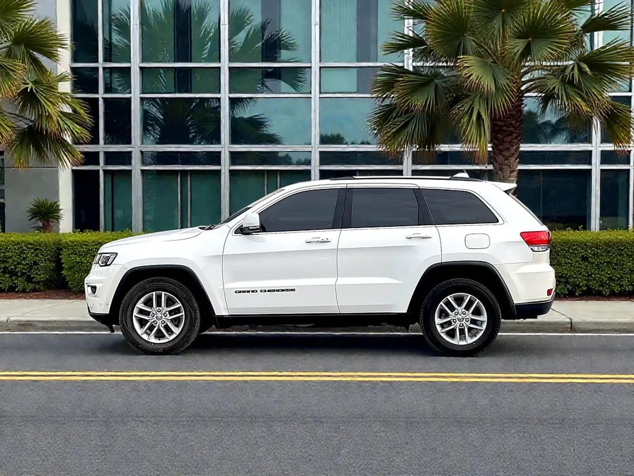 Jeep Grand Cherokee 1,157 P.M | Exclusive - GCC Specs | Original paint