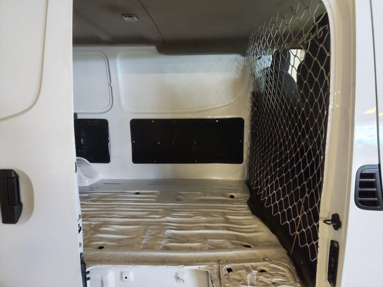 Nissan Urvan STD