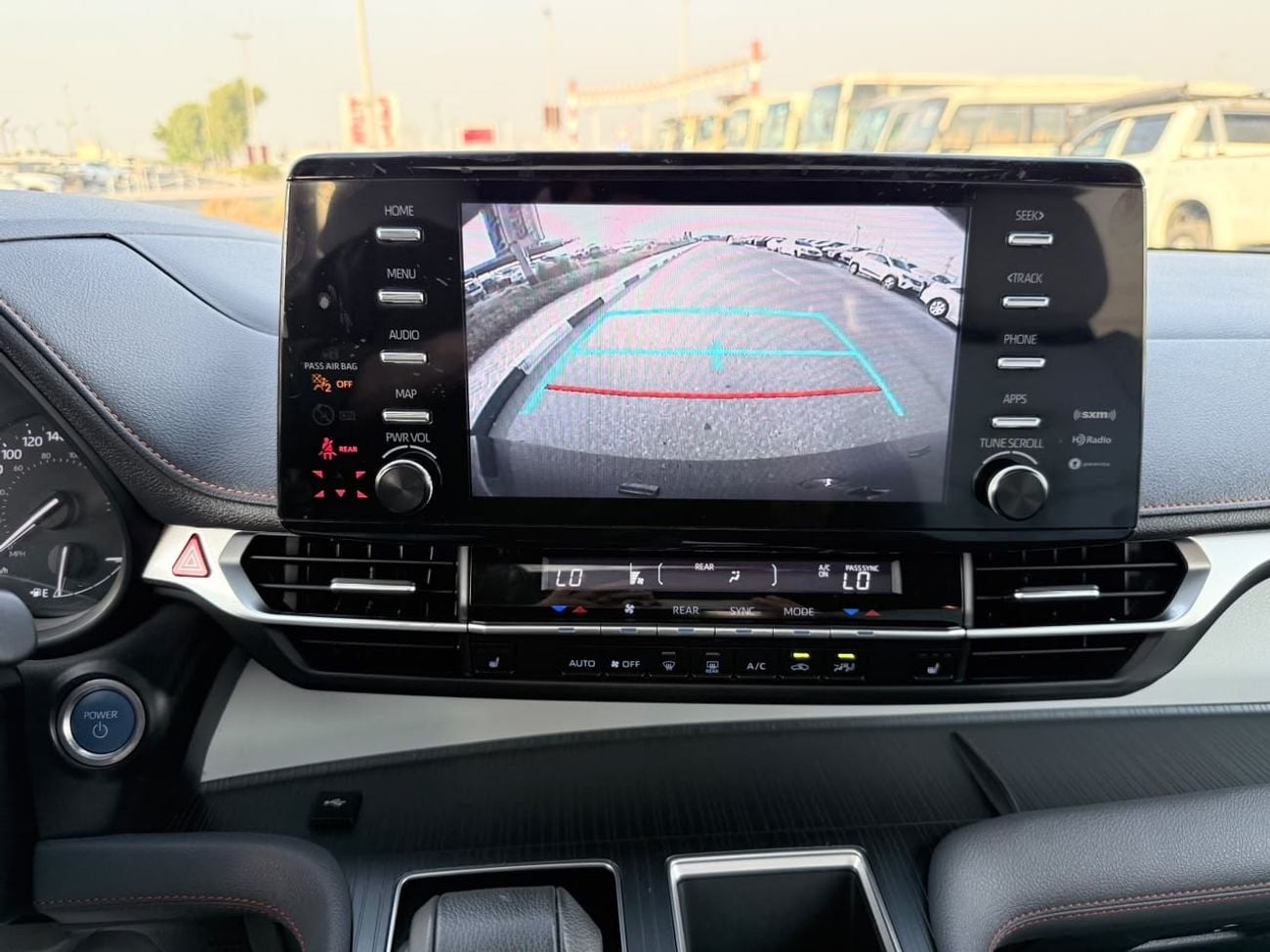 Toyota Sienna XLE hybrid 2.5 L premium
