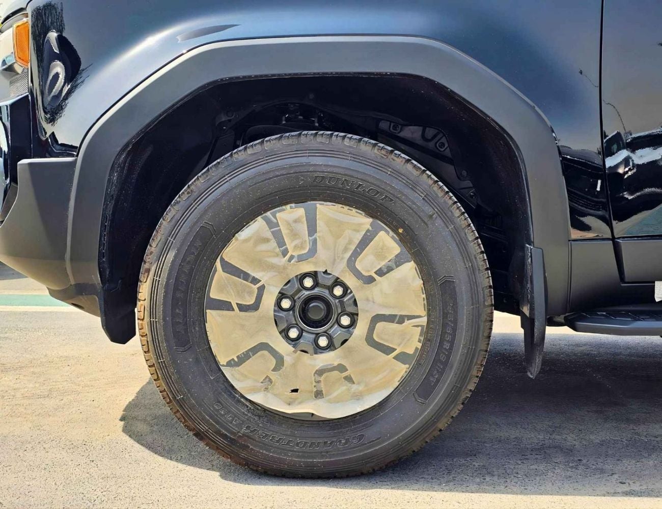 تويوتا برادو ALL ROUNDER / MID OPTION / 2.4L PETROL V4 / LETHAER WITH DRIVER PWR SEAT / COOL BOX (CODE#PPARS)