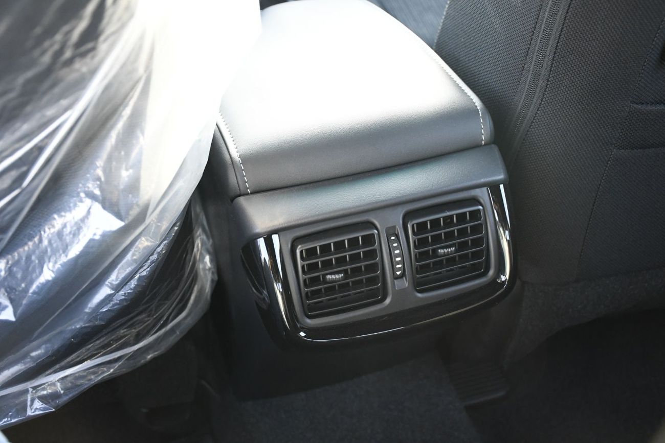 تويوتا هيلوكس Adventure 4.0L V6 with BSM ! Door Molding