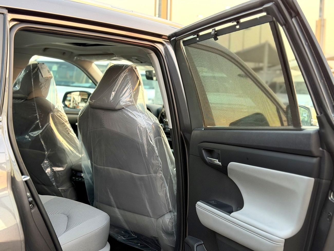 Toyota Highlander 2.5L Hybrid GXR (AWD) 2.5L Hybrid GLE (AWD)