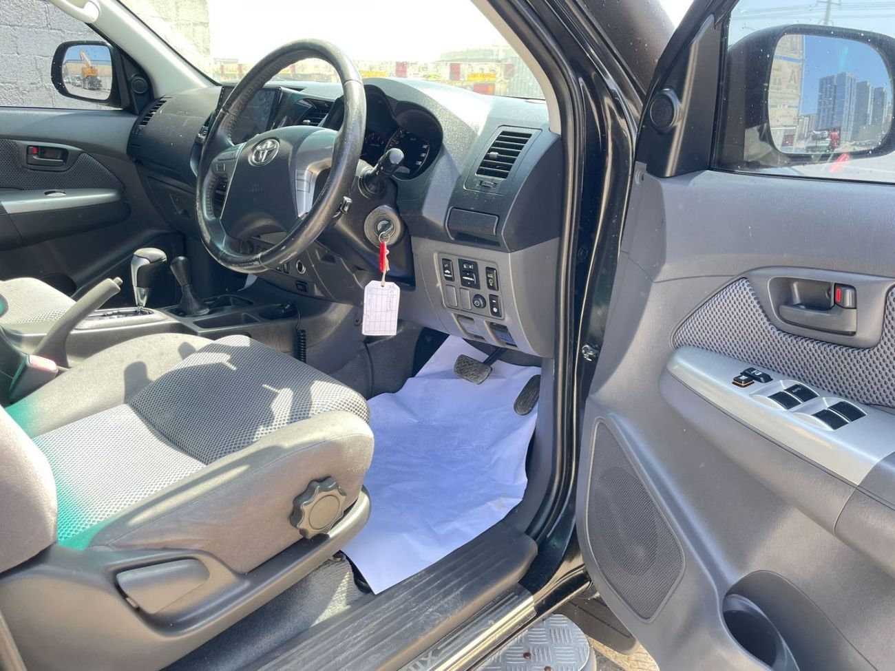 تويوتا هيلوكس DIESEL 3.0 LITER ,AUTO TRANSMISSION ,RIGHT HAND DRIVE ,2013 MODEL