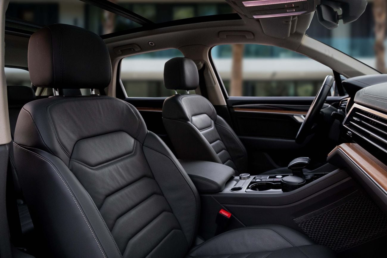 Volkswagen Touareg Touareg Atmosphere - Highline | 2,879 P.M | 0% Downpayment | LOW KMS!