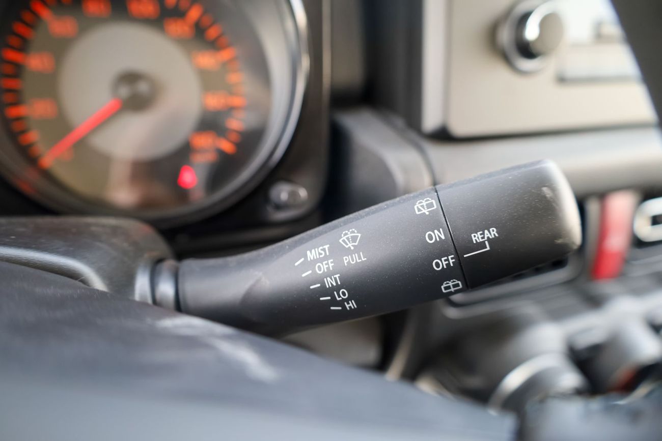 Suzuki Jimny GLX 1.5L (3-Doors) GLX 1.5L 3D GCC 1.5L Petrol AT / 3 Doors / Steering Audio Control / For Export On