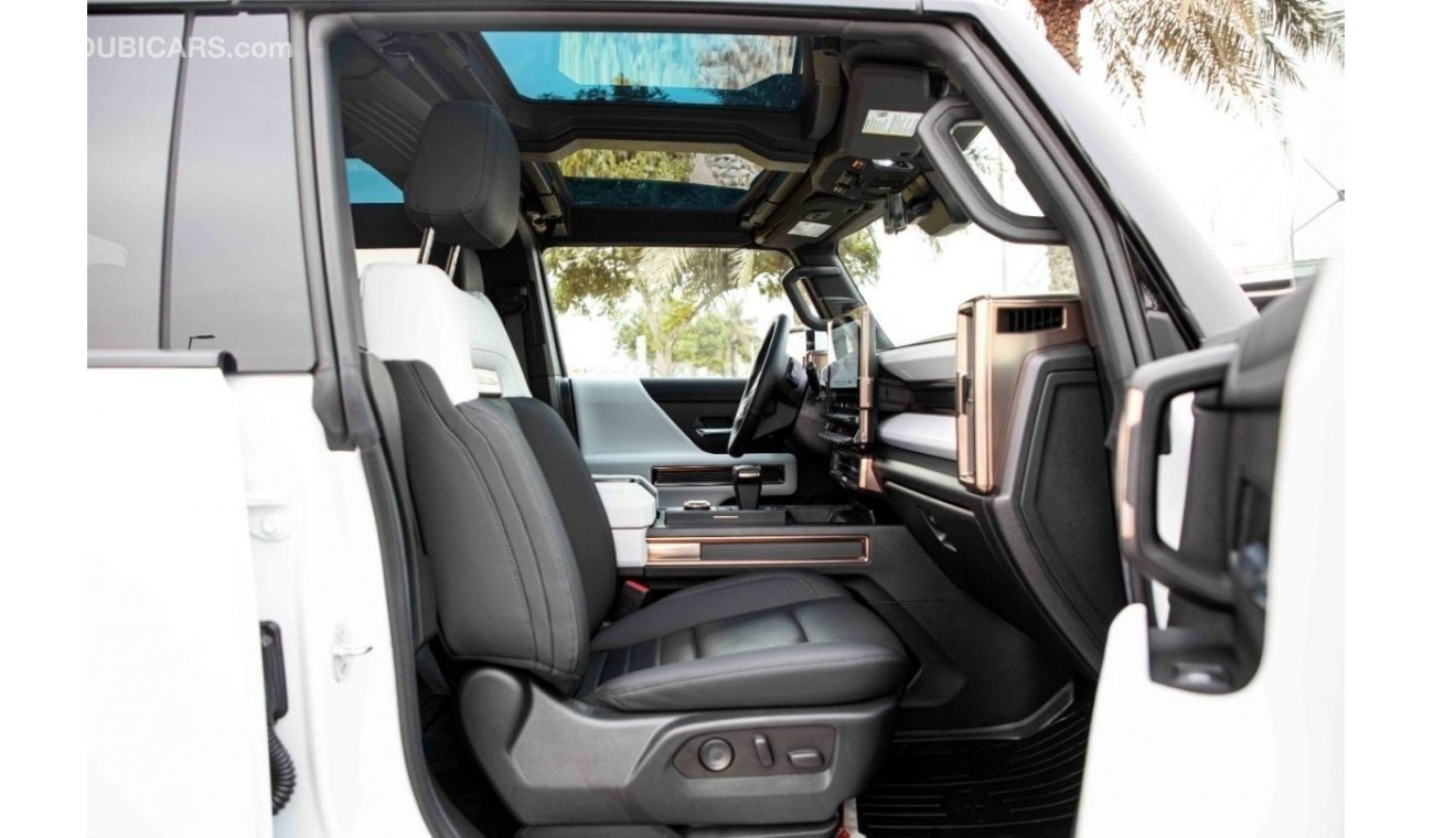 GMC Hummer EV 2022 GMC Hummer EV Pick Up Edition1 - White inside black & white