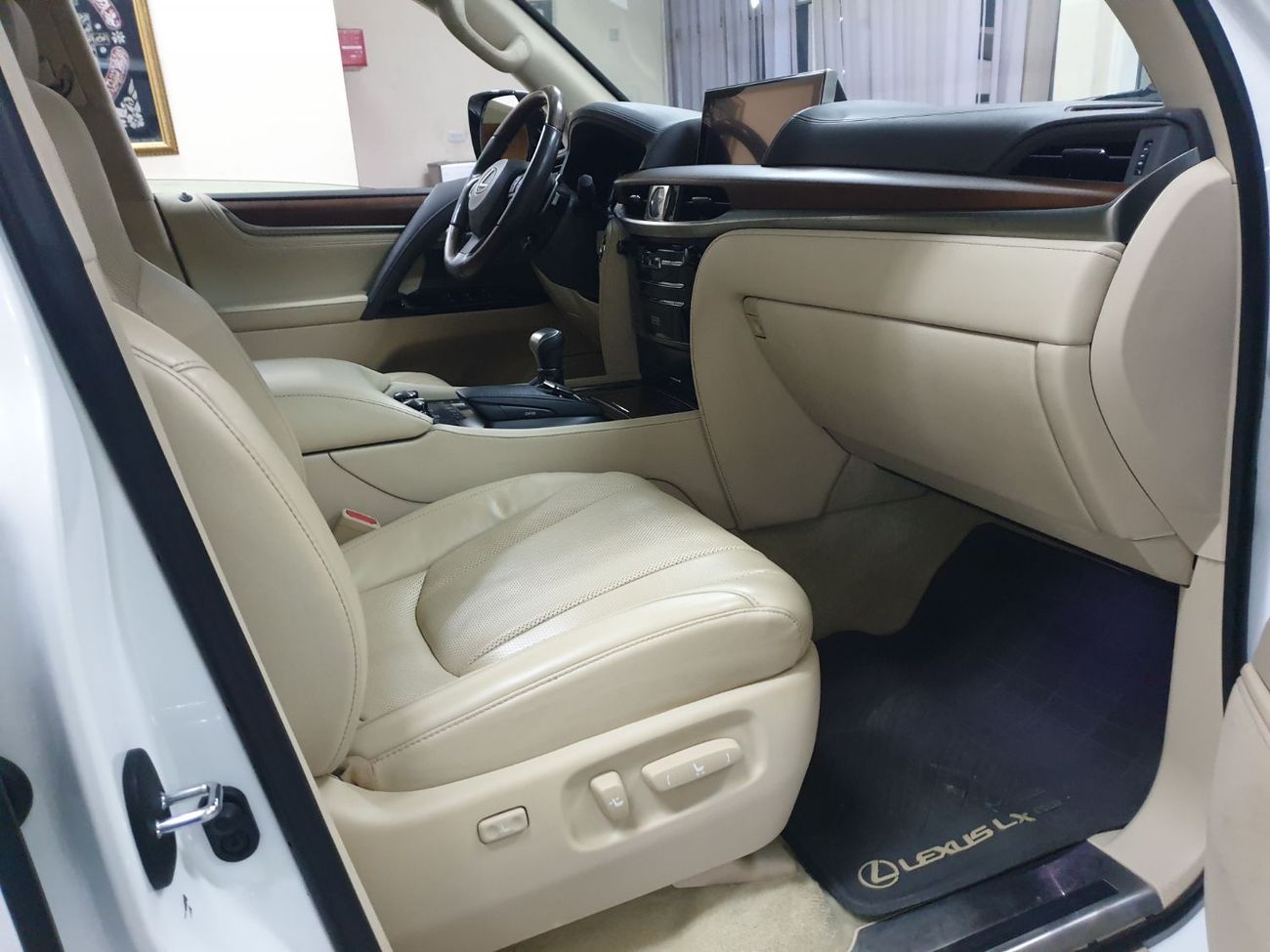 لكزس LX 570 Platinum 5.7L