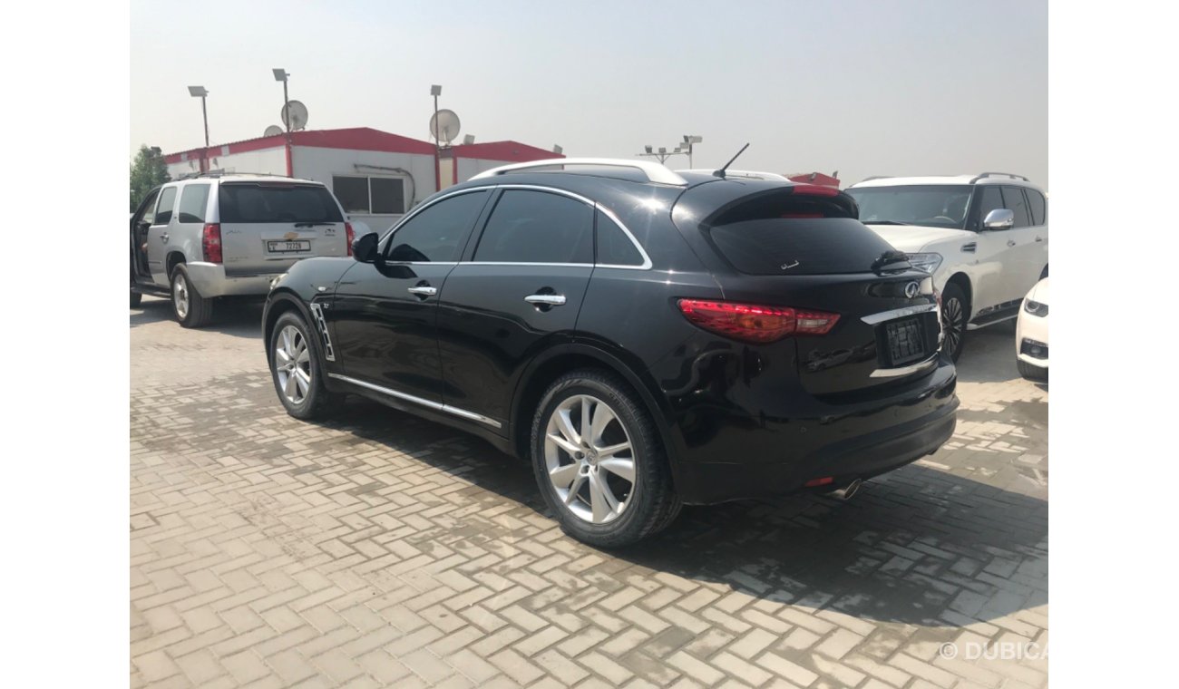 Infiniti QX70 انفينتي QX7 موديل2016 خليجي بحالة ممتازة