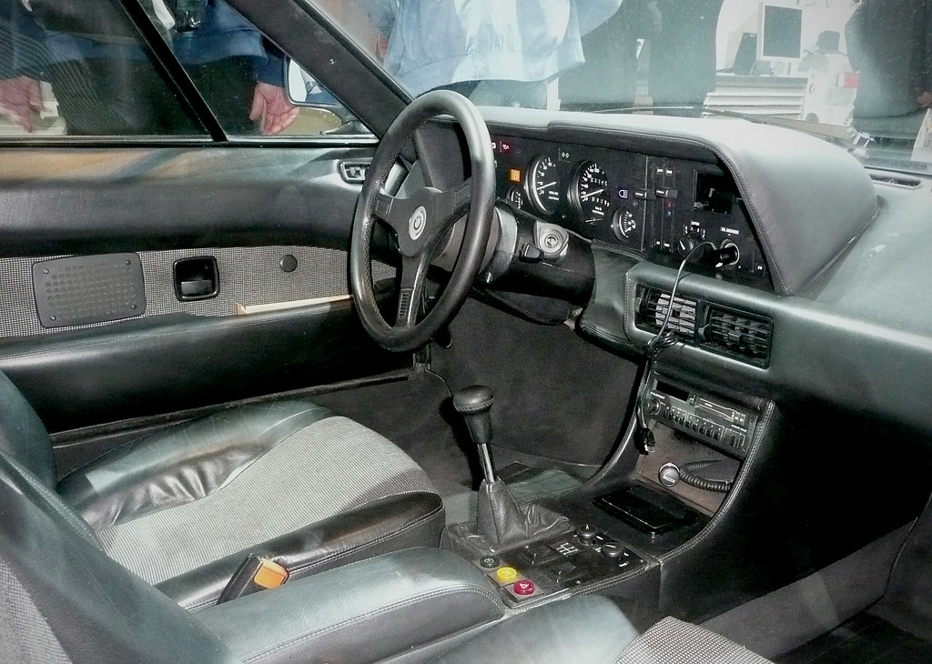 BMW M1 interior - Cockpit