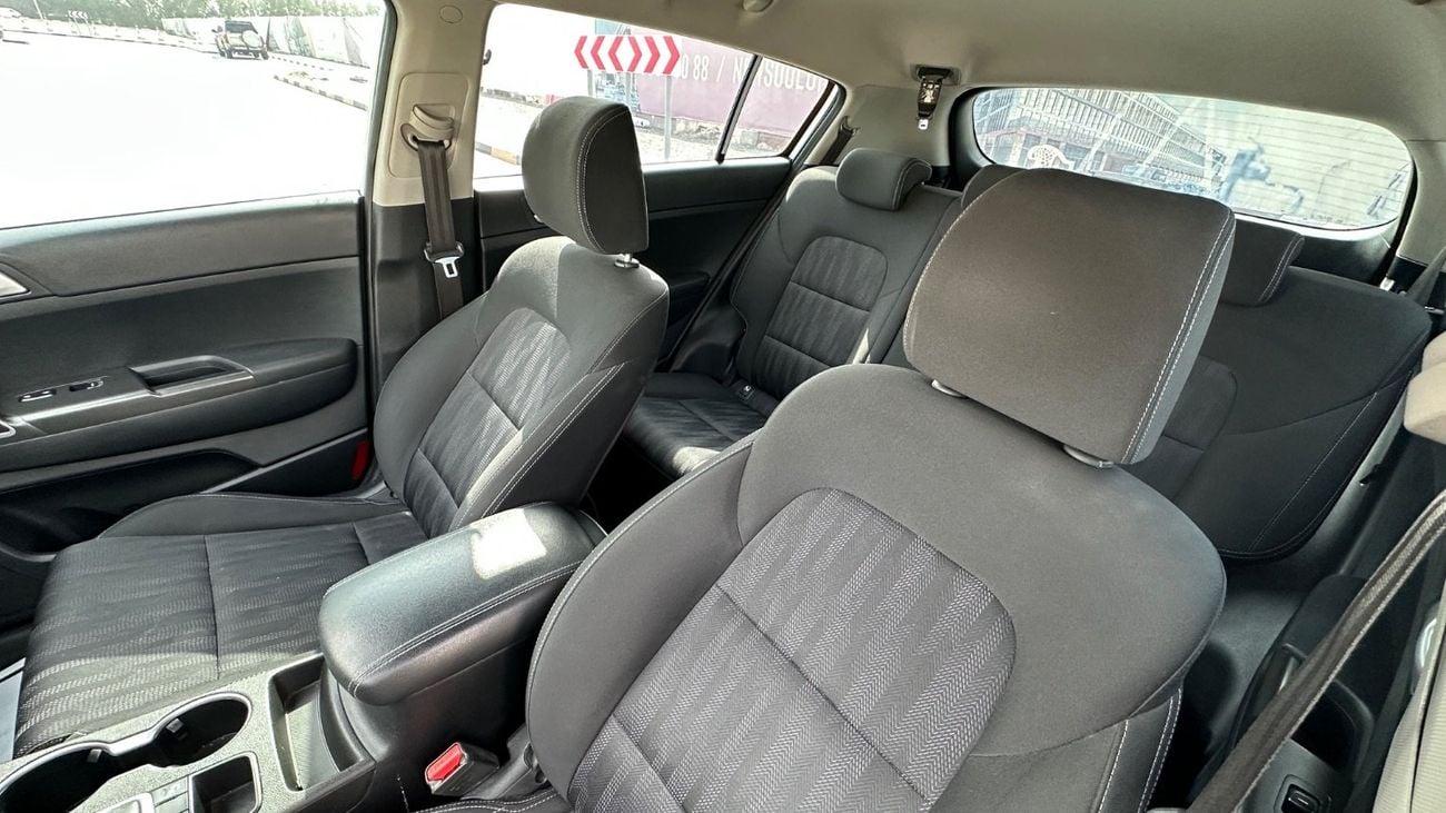 كيا سبورتيج Base 1.6L