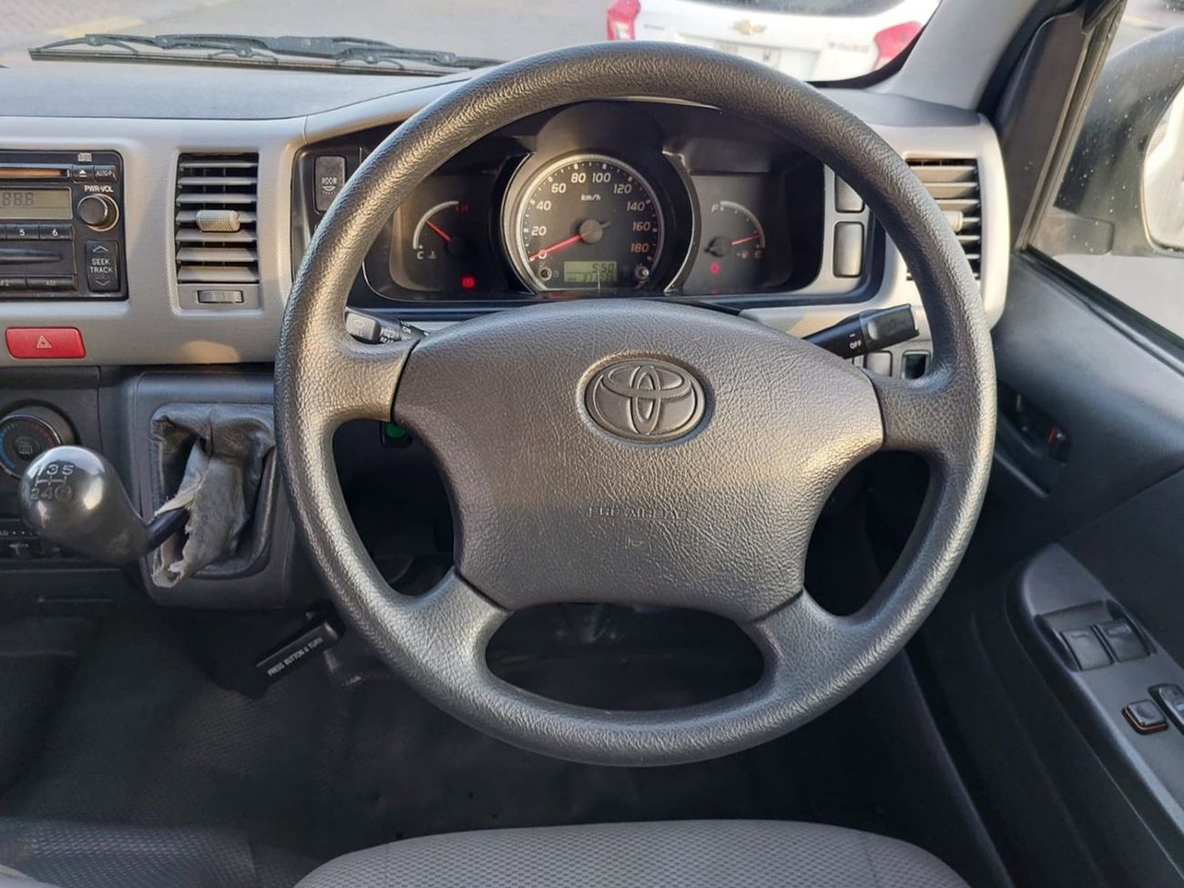 Toyota Hiace TOYOTA HIACE COMMUTER VAN RHD 2005 MODEL 2.5 L DIESEL MANUAL(PM07223)