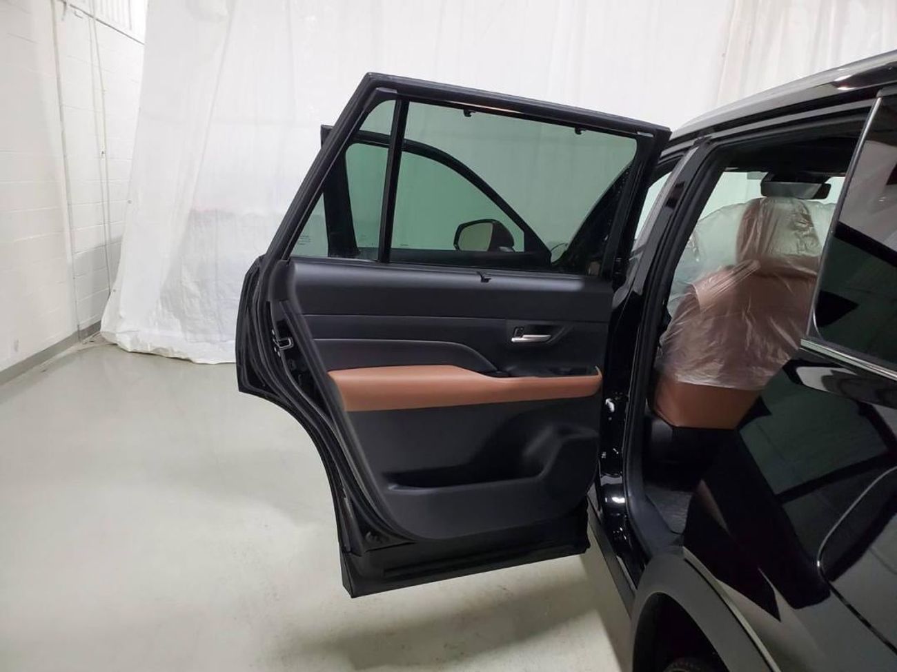 Toyota Grand Highlander PLATINUM HYBRID MAX