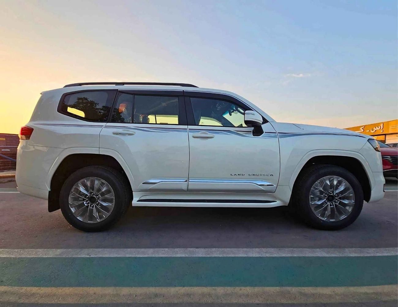 Toyota Land Cruiser GXR TWIN TURBO / 3.3L DIESEL / BIG DVD / JBL SPEAKERS / FULL OPTION (CODE#LCDGXRH)
