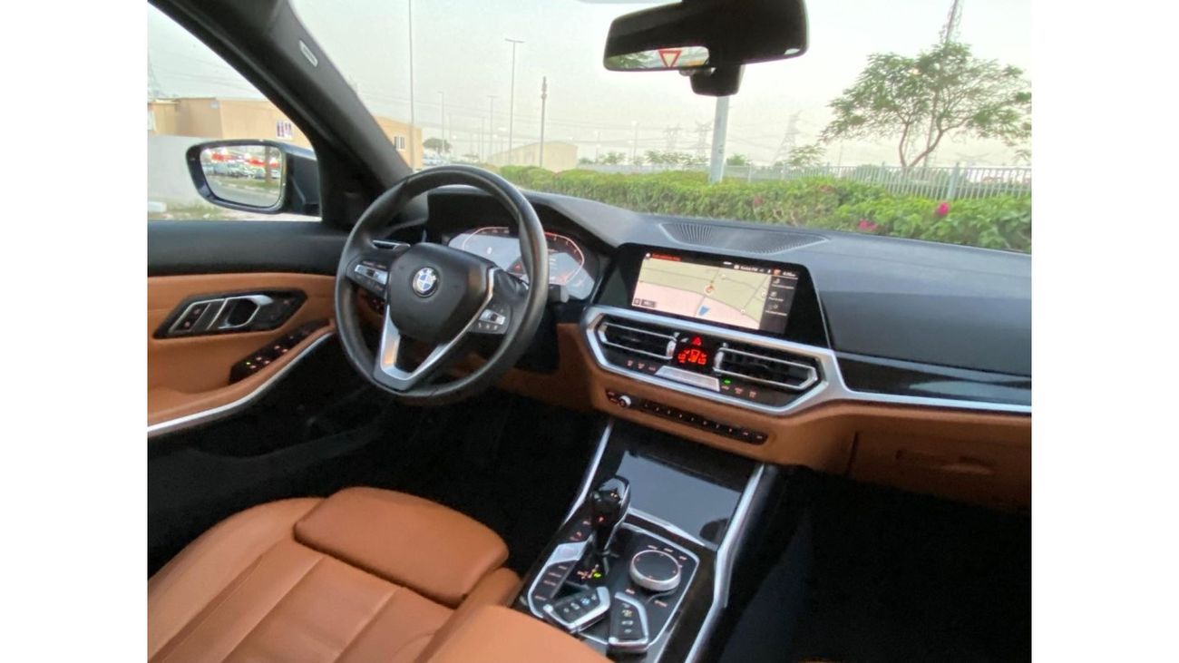 BMW 330i Exclusive GCC SPECS - TURBO CHARGE FULL SERVICE HISTORY - WELL MAINTAINED CAR