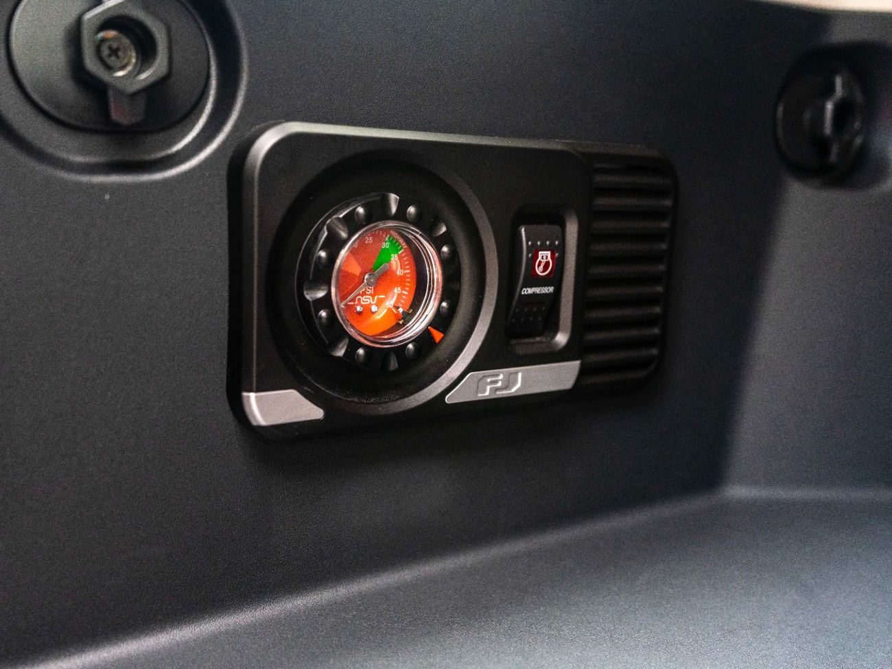 Toyota FJ Cruiser GXR 4.0L A/T