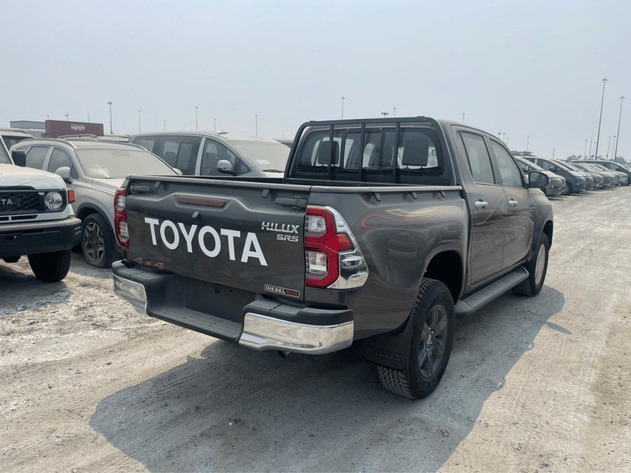 تويوتا هيلوكس GLX 2.4L ECTJRD002 - 2026 Toyota Hilux Double Cab Pick Up Full Options - 2.4L Diesel Auto - Push Start -