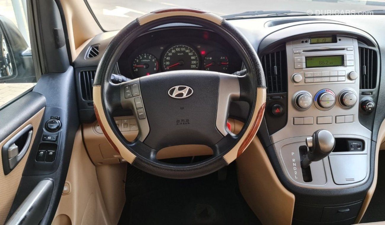 هيونداي H-1 9 Seats Leather/Alloy  Full Option 2016 GCC Partial Service History