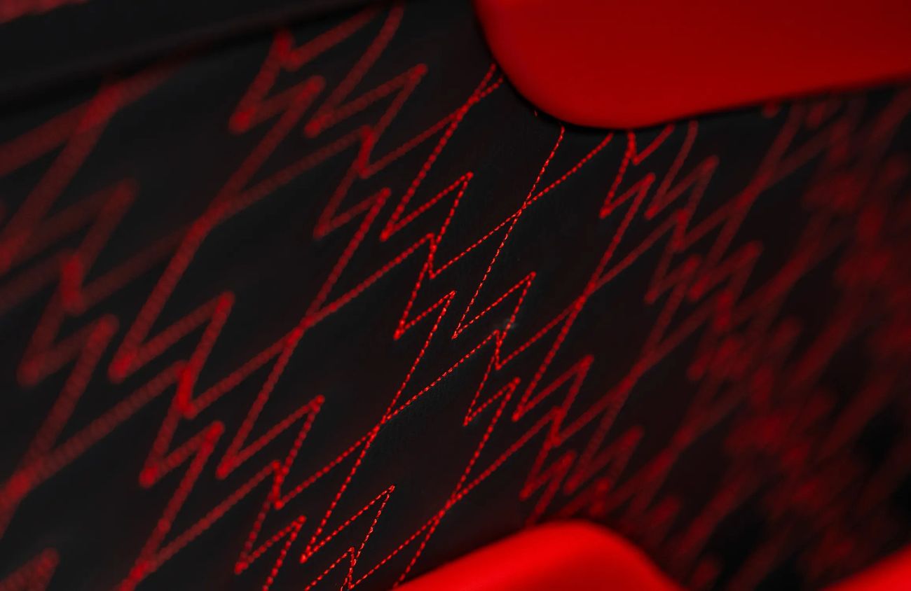 أستون مارتن فانكويش 6.0L V12 Naturally Aspirated Engine