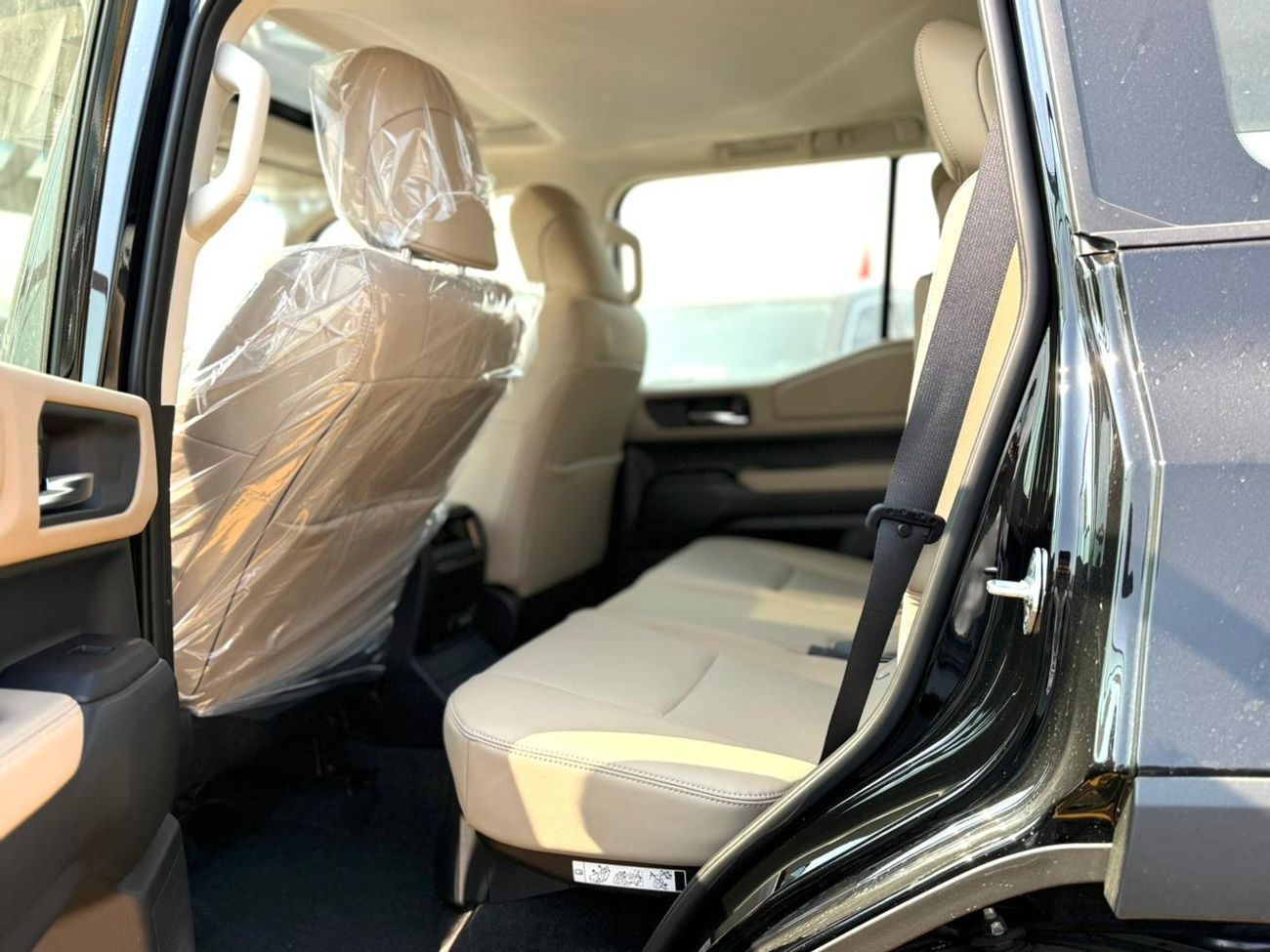 تويوتا برادو TOYOTA PRADO  2.4 L     V4  MODEL 2026  HP.    264 INTERIOR BAGE  COLLAR black