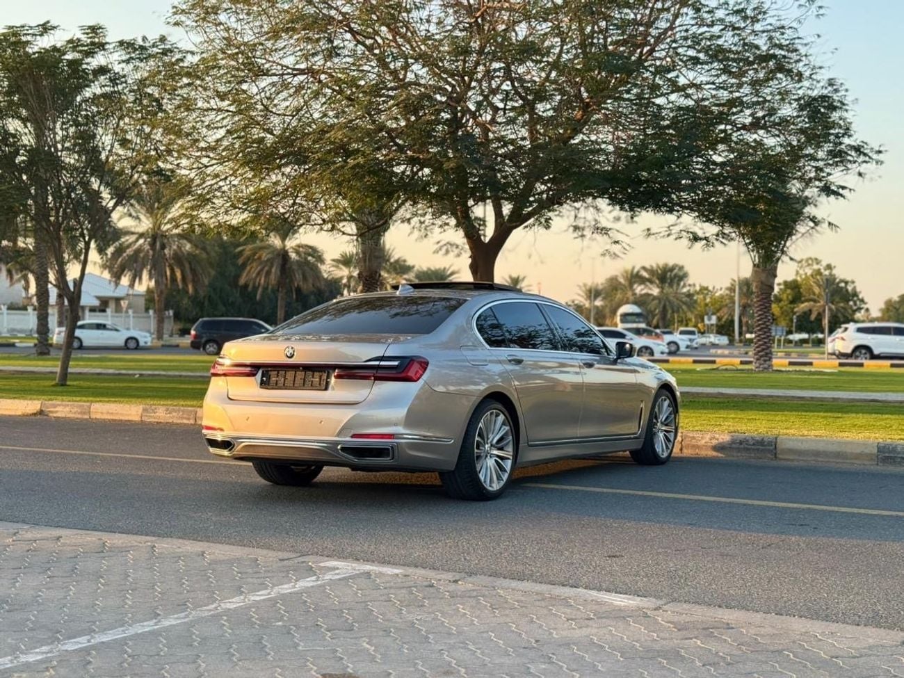 بي أم دبليو 730Li Luxury M Sport Package 2.0L