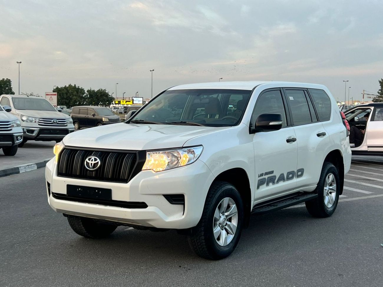 Toyota Prado 2023 Toyota Prado TX 2.7L V4-Petrol- AWD 4x4 - GCC -No Accident Free - 7 Seater - 3600