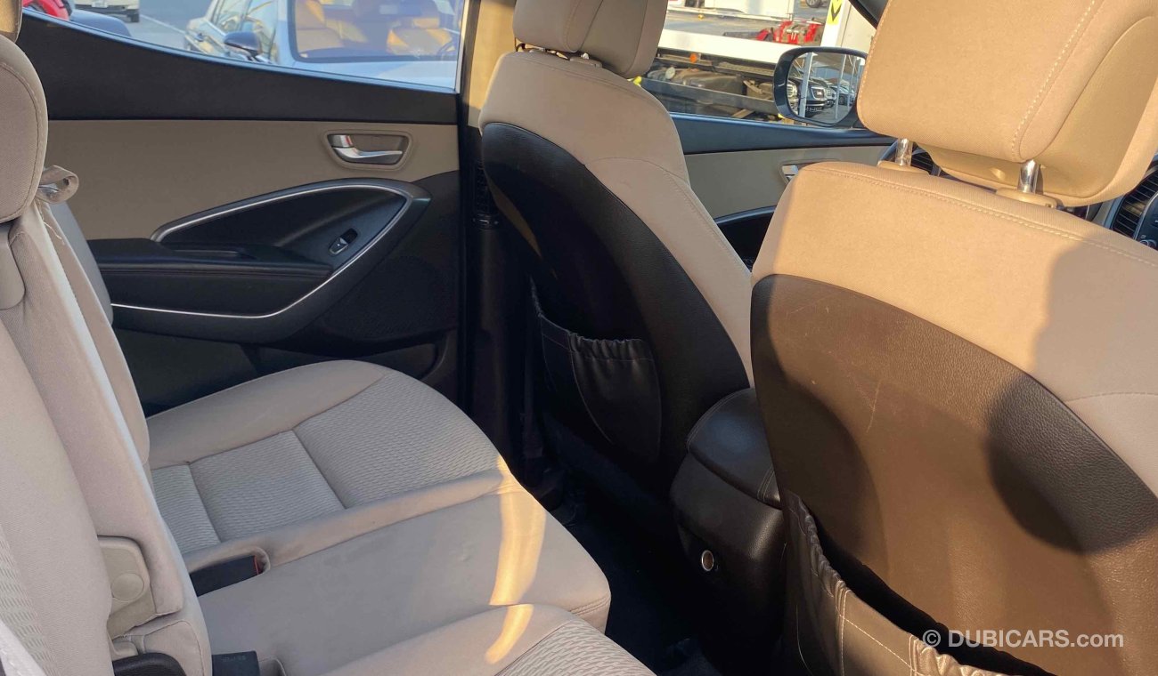 Hyundai Santa Fe خليجي 4*4 GCC