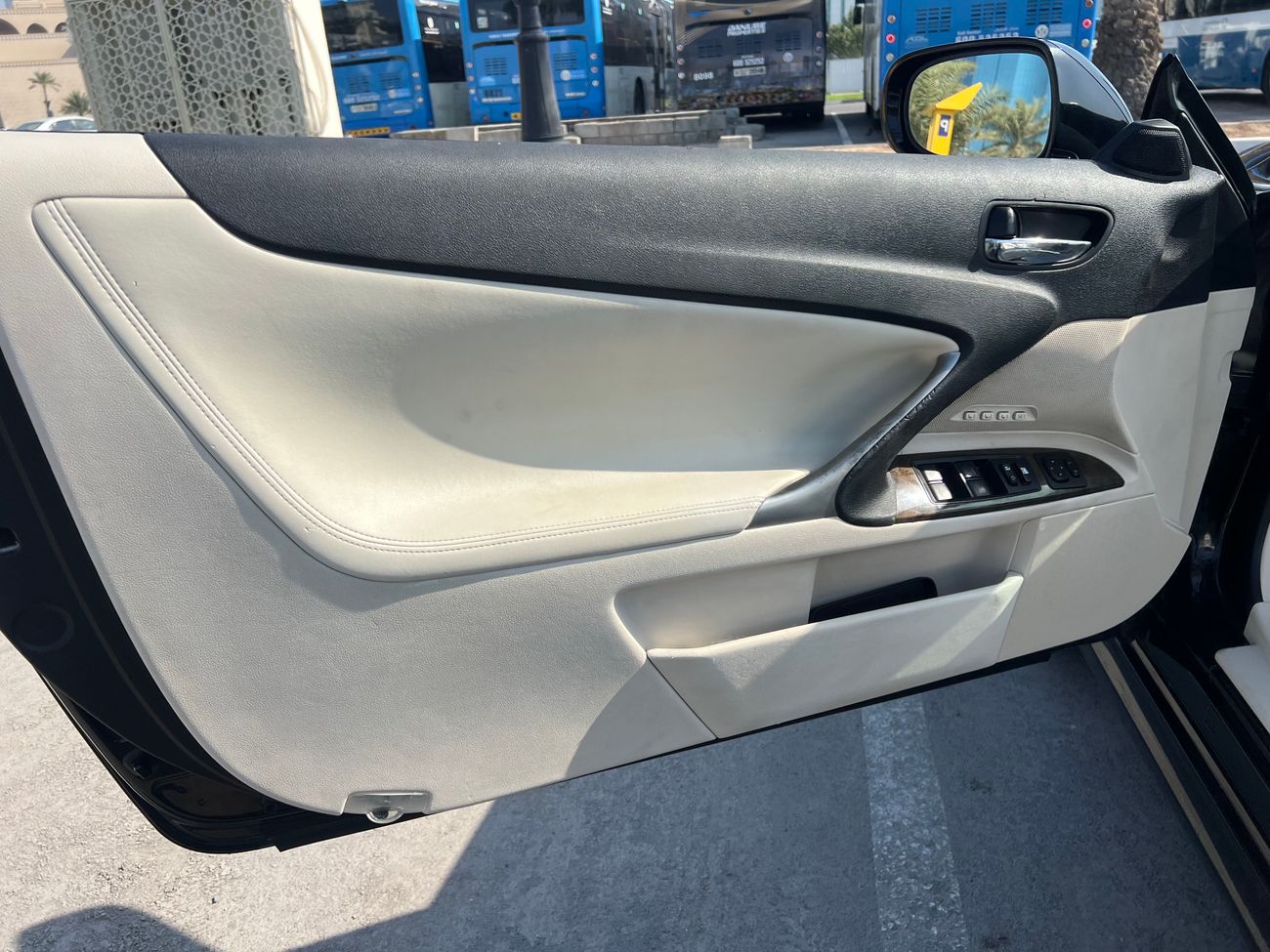 لكزس IS 250C 2010