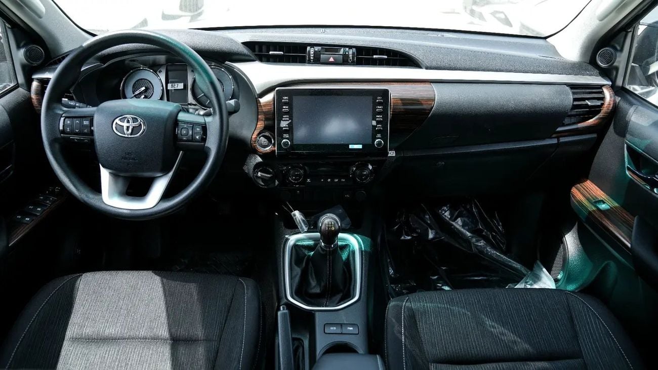 تويوتا هيلوكس SR5 (NON GCC) Brand Double Cab GLX 2.7 SR5 - GCC Specs