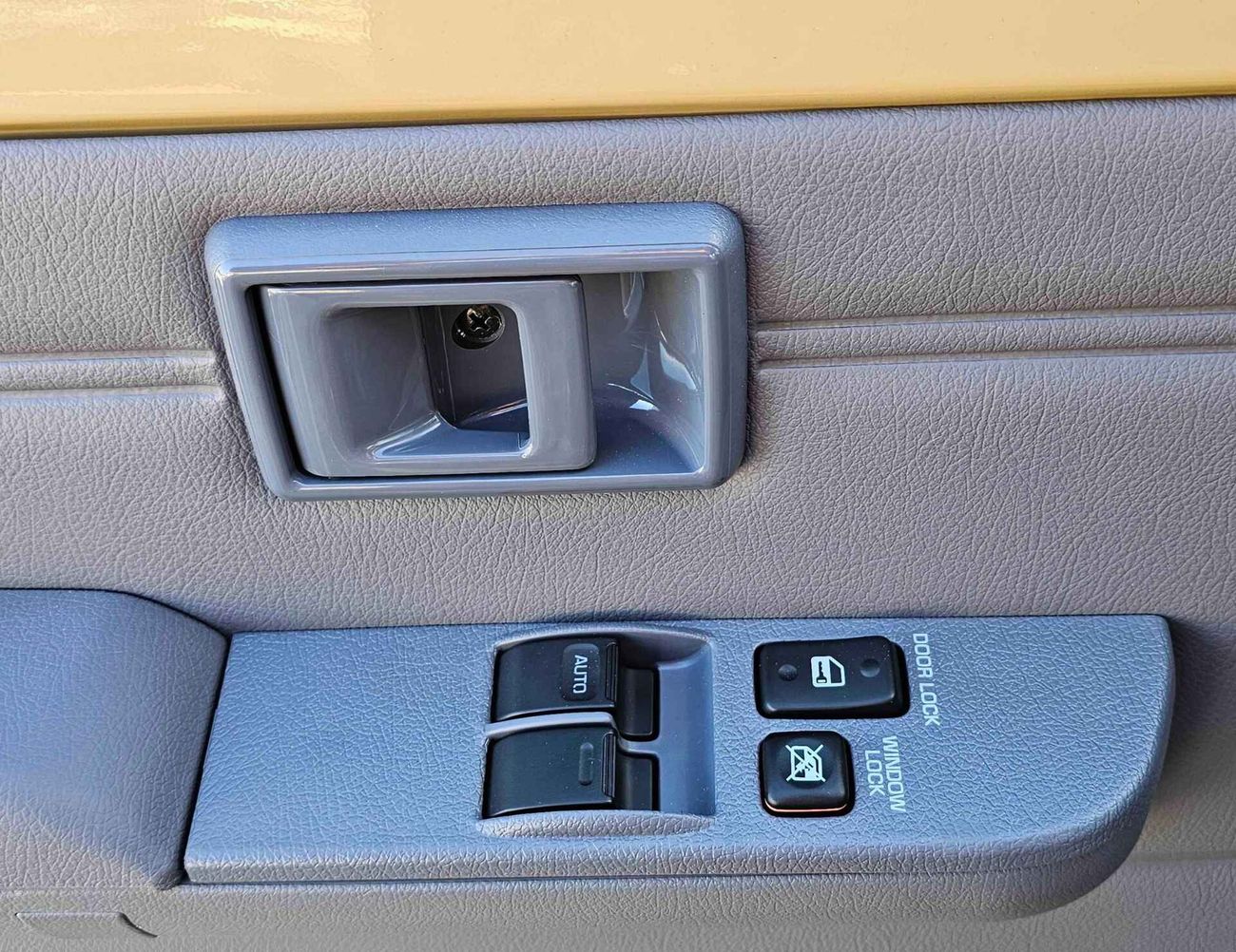 Toyota Land Cruiser 70 LC78 STD | 4.0L V6 | M/T | PETROL | POWER WINDOWS & LOCKS | 4WD (CODE # LC78)