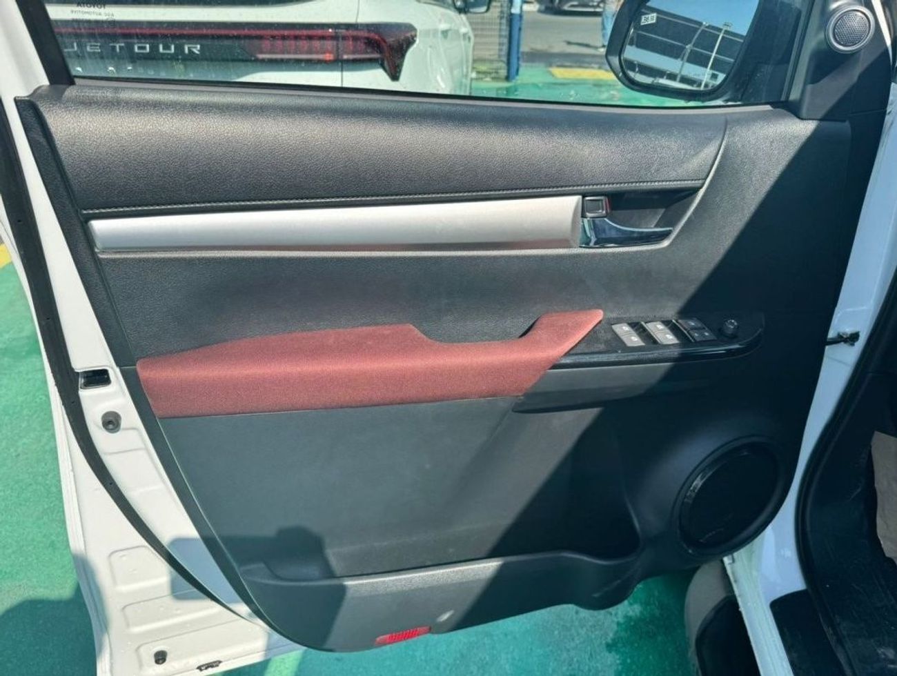 Toyota Hilux 4.0L PETROL V6 2025