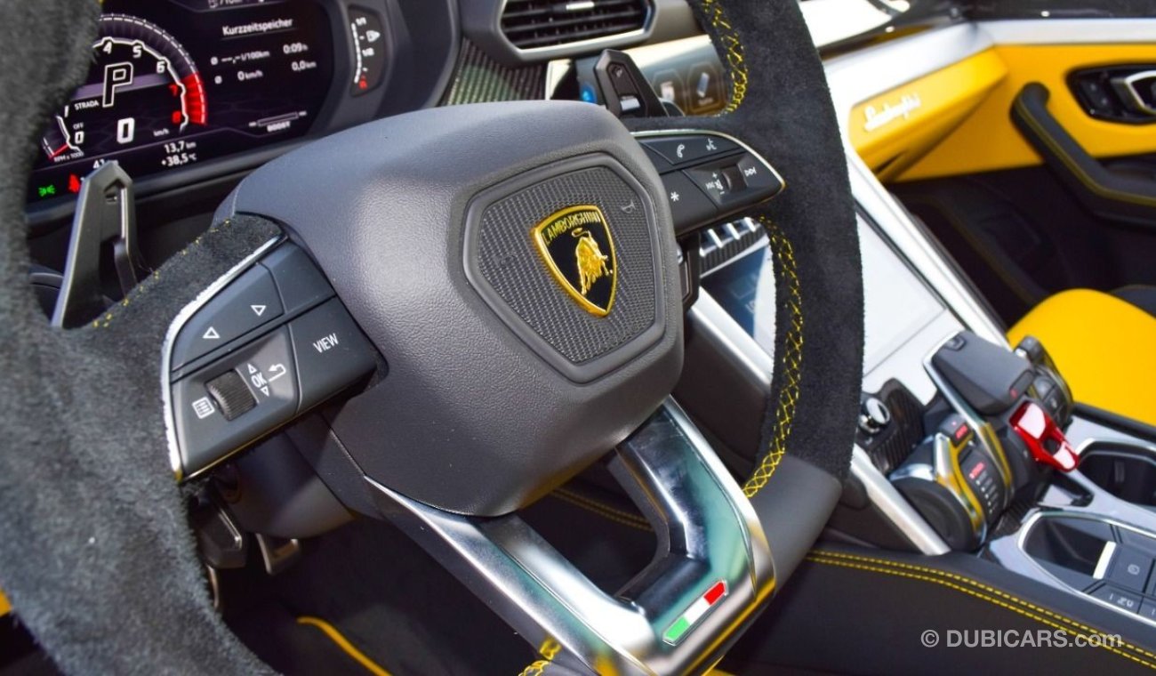 Lamborghini Urus *Carbon Package*Style Package* Premium Soundsystem*Yellow Callipers*Rare TV -