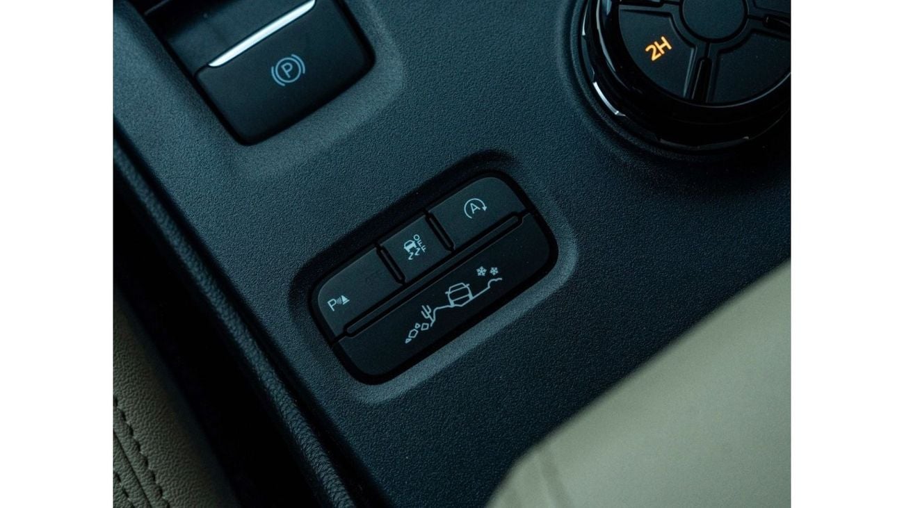 Ford Everest AED 2,359 PM • EVEREST XLT • LOW KMS • OFFICIAL FORD WARRANTY + SERVICE PLAN UNTIL 5-YEARS OR 100K K