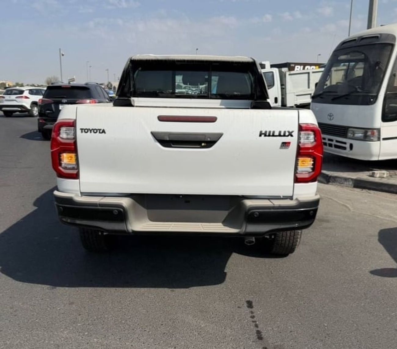 تويوتا هيلوكس Hilux GR 4.0 2025 full Oman specs