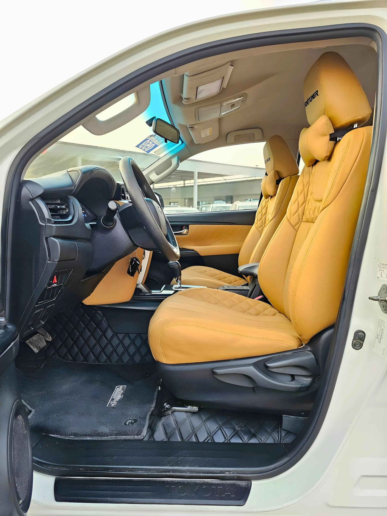 Toyota Fortuner EXR / V4 / 4WD/ DVD CAMERA / LEATHER/ 1164 MONTHLY/ LOT# 103037