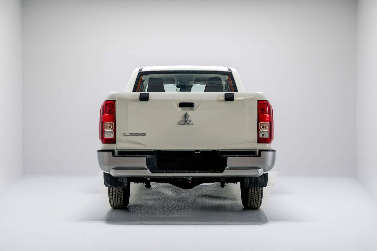 ميتسوبيشي L200 GL 2.4L - Manual - White Inside Black | Export Only