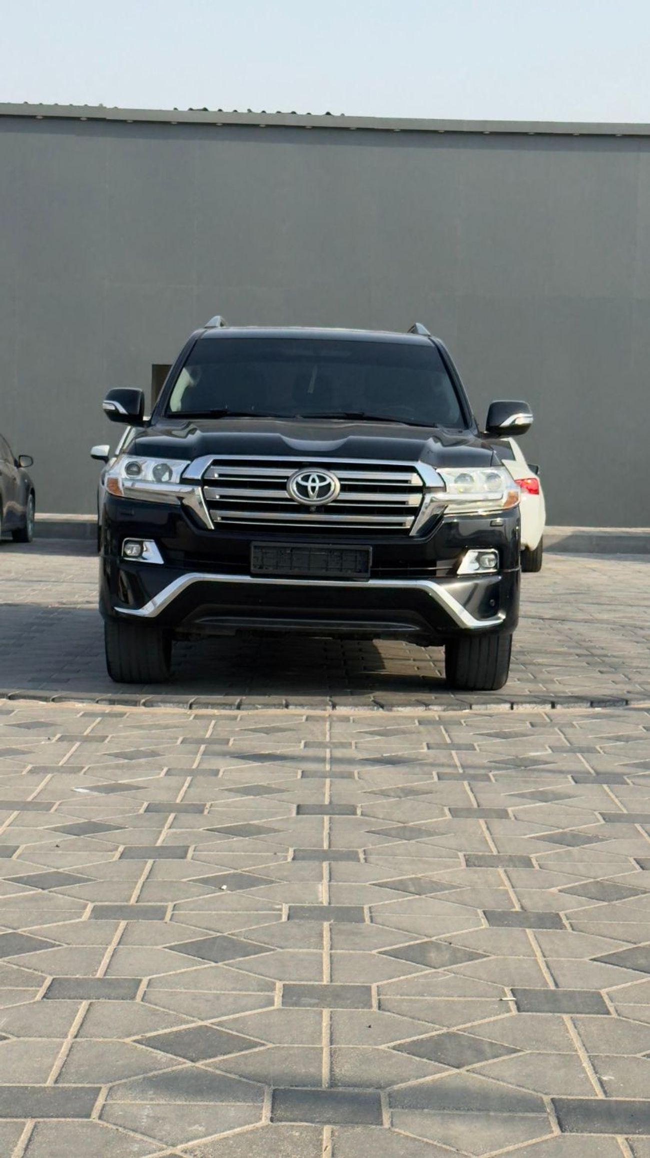 تويوتا لاند كروزر VXR+ 5.7L