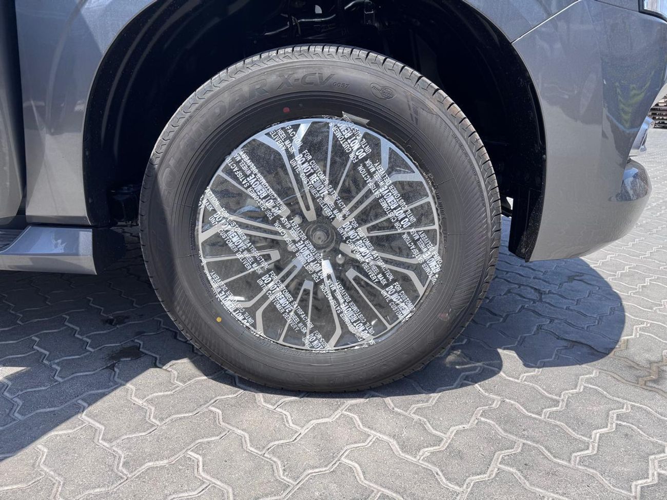 Nissan Patrol SE Platinum City 3.8L (Ext _GRAY WITH BLACK ROOF Inter_TAN)