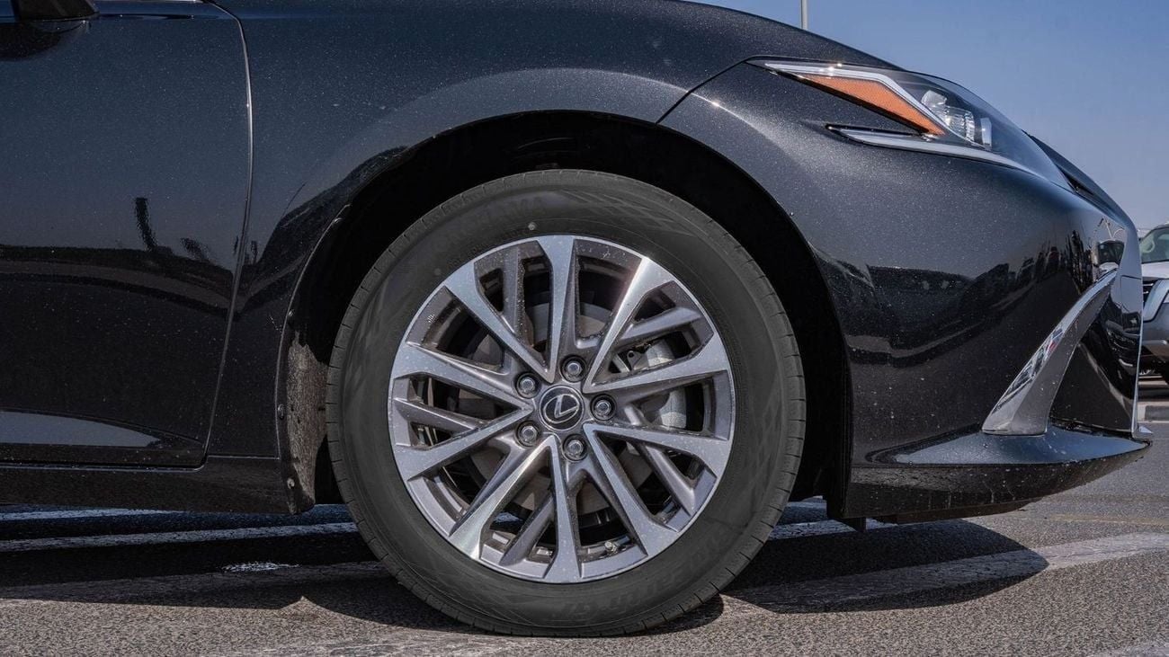 لكزس ES300h 2025 Lexus ES300h 2.5L AT Hybrid (Black)