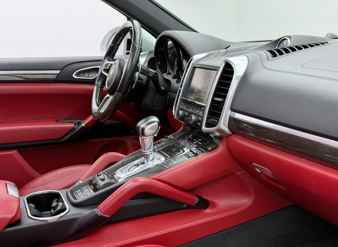 بورش كايان 2016 Porsche Cayenne S, Full Service History, Fully Loaded, Excellent Condition, GCC