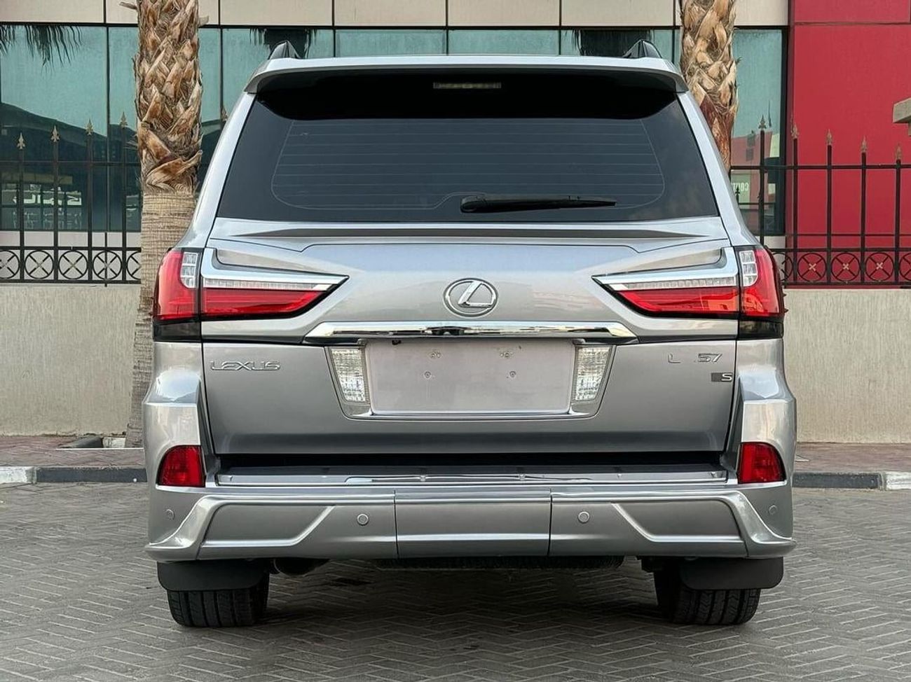 لكزس LX 570 لكزس LX 570 s خليجي 2010 محول 2020