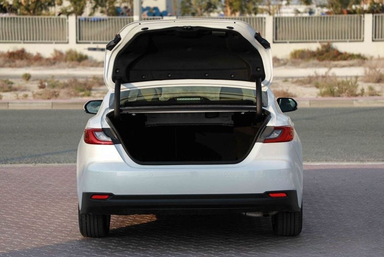 Toyota Camry 2025 TOYOTA CAMRY LE 2.5 - PLATINUM WHITE PEARL inside BEIGE | Export Only