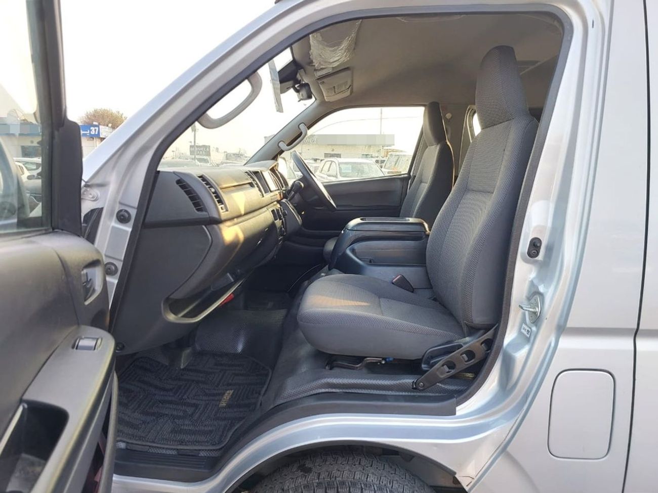 Toyota Hiace TOYOTA HIACE VAN RHD 2017 MODEL 2.7 L PETROL AUTOMATIC(PM28216)