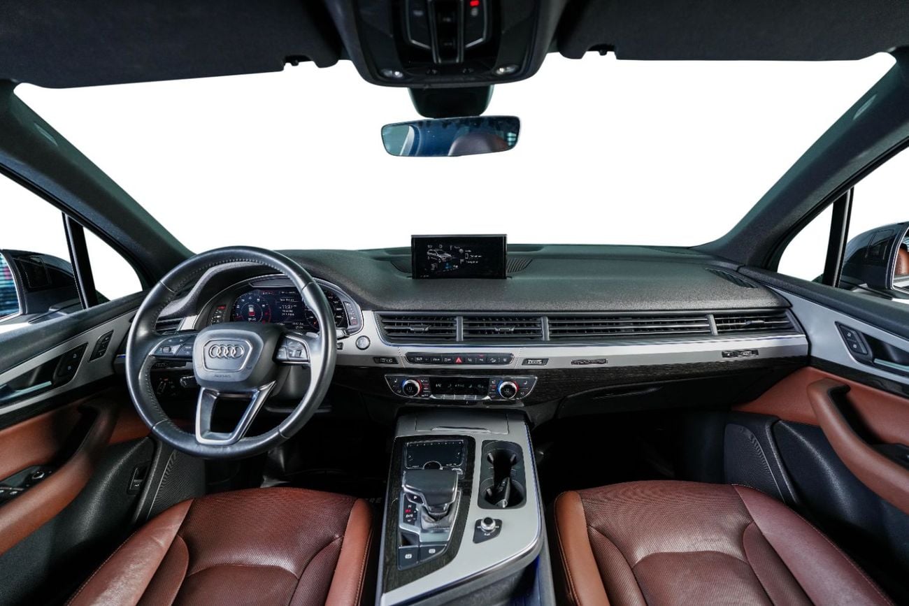 Audi Q7 55 TFSI GCC-7 Seats-Premium Leather Interior-22 Inch S Design Rims-Excellent Condition
