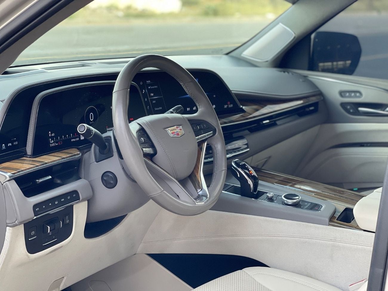 Cadillac Escalade Premium Luxury Platinum 6.2L 4WD MASSAGING SEATS / PREMIUM SOUND SYSTEM / HEAD UP DISPLAY / 360 CAME