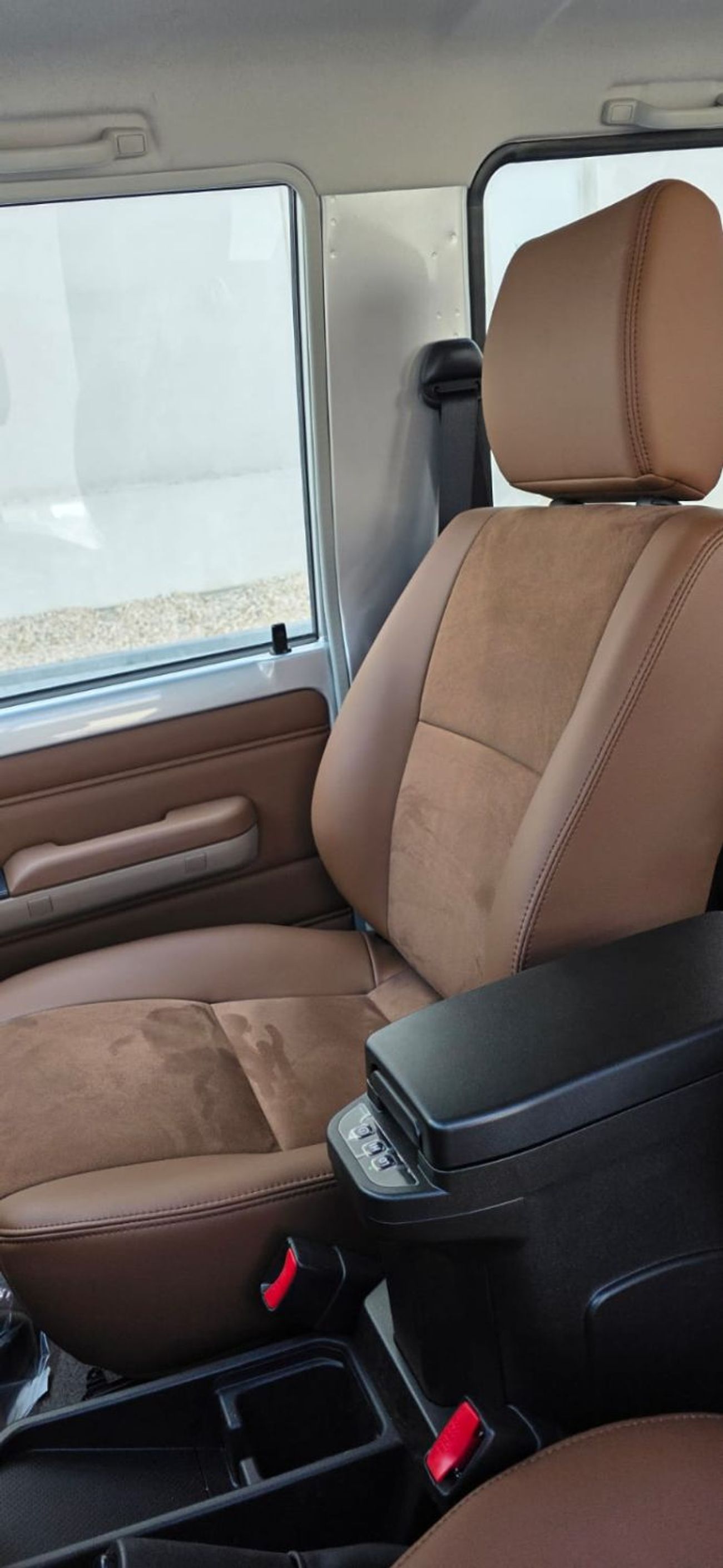 Toyota Land Cruiser 70 4.0 FULL OPTION