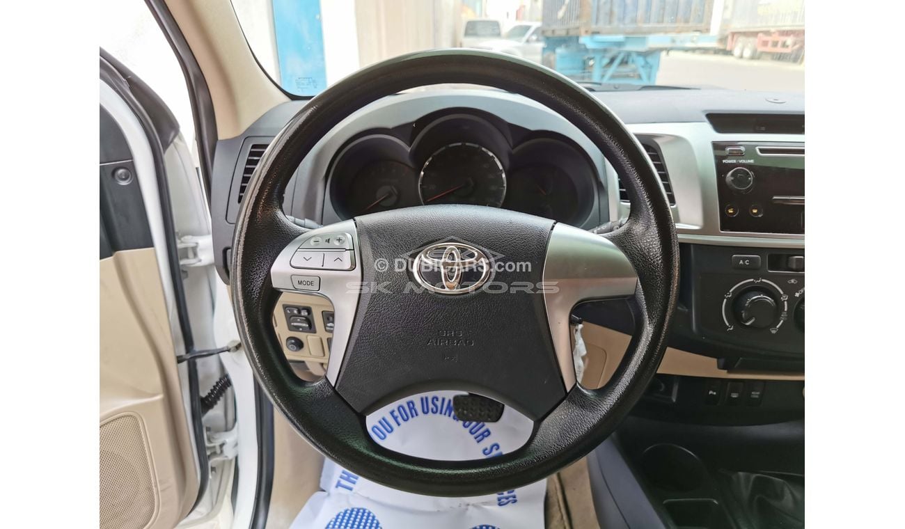 Toyota Fortuner 2.7L, 17" Rims, DRL LED Headlights, Rear Camera, Leather Seats, Rear LCD's, SRS Airbags (LOT # 186)